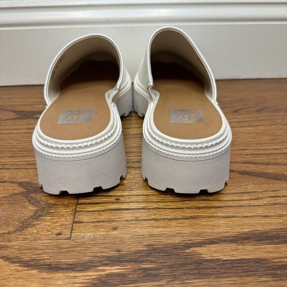 Dolce Vita Women’s Iridescent Pearl  White Clogs Size 10 Lexy Slip On Shoes - Picture 3 of 7